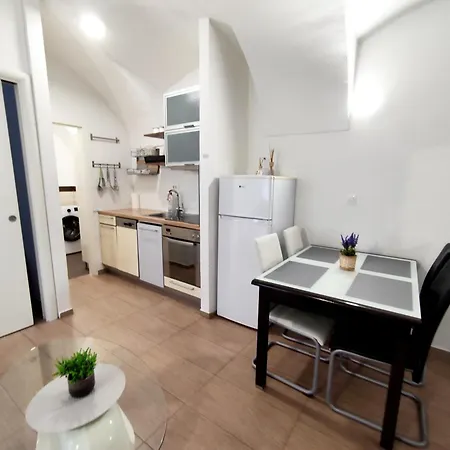 Sisters 3-4 Apartment