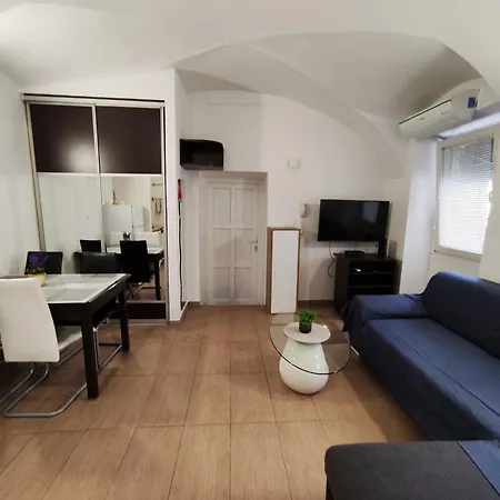 Apartman Sisters 3-4 *